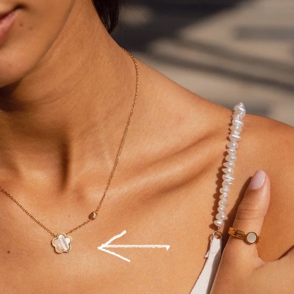 Gold and White Floral Necklace Set - Picture 5 of 9